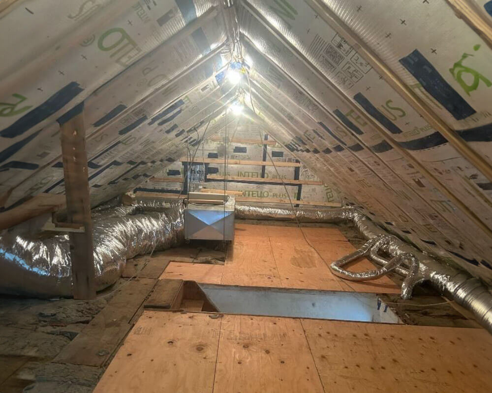 A room with insulation and duct work, ensuring efficient temperature control and air circulation.